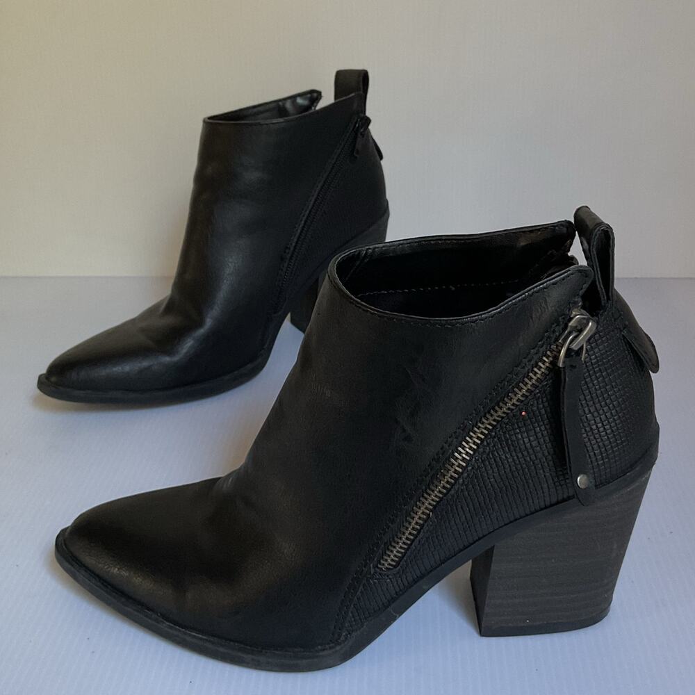 Universal Thread Black Faux Leather Ankle Boots Chunky Heel Zip Side  Size 6.5